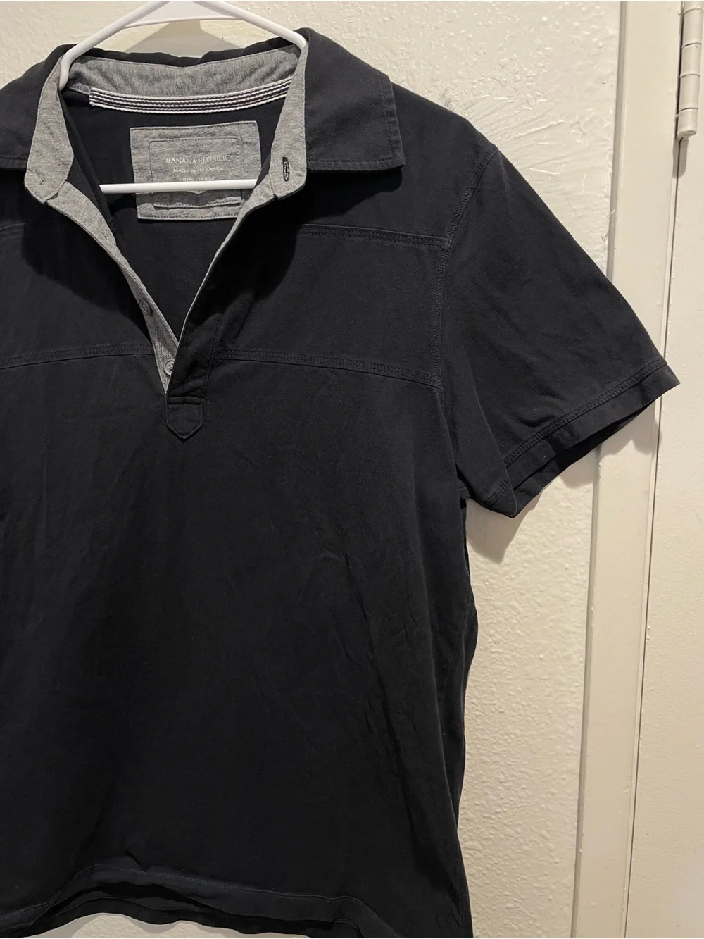 Banana Republic Men’s Medium M Black Polo Shirt Gray Contrast Collar Trim Luxe